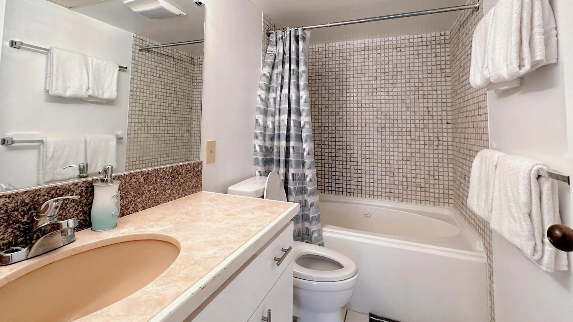 Condotel With Free Parking Wifi Central Ac By Stayhawaii Honolulu United States