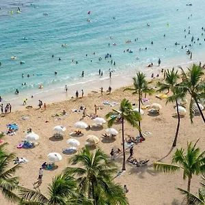 Lovely 2 Bedrooms, 2 Bathrooms, Free 1 Parking At Waikiki Apartment