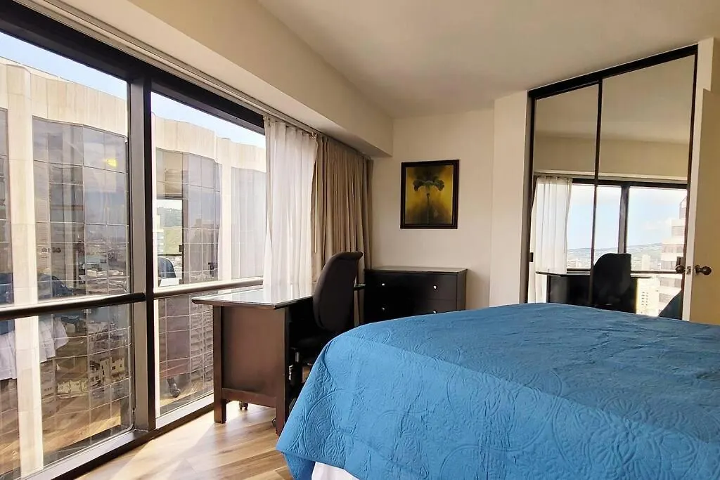 Condotel With Free Parking Wifi Central Ac By Stayhawaii ホノルル