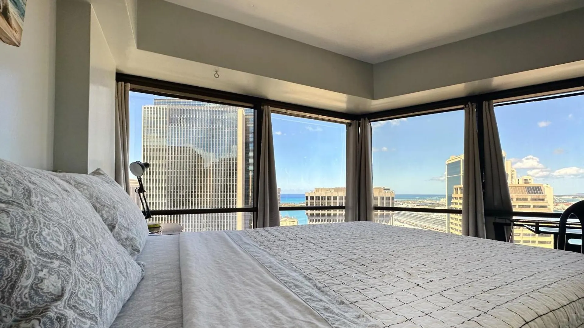 Condotel With Free Parking Wifi Central Ac By Stayhawaii ホノルル アパート